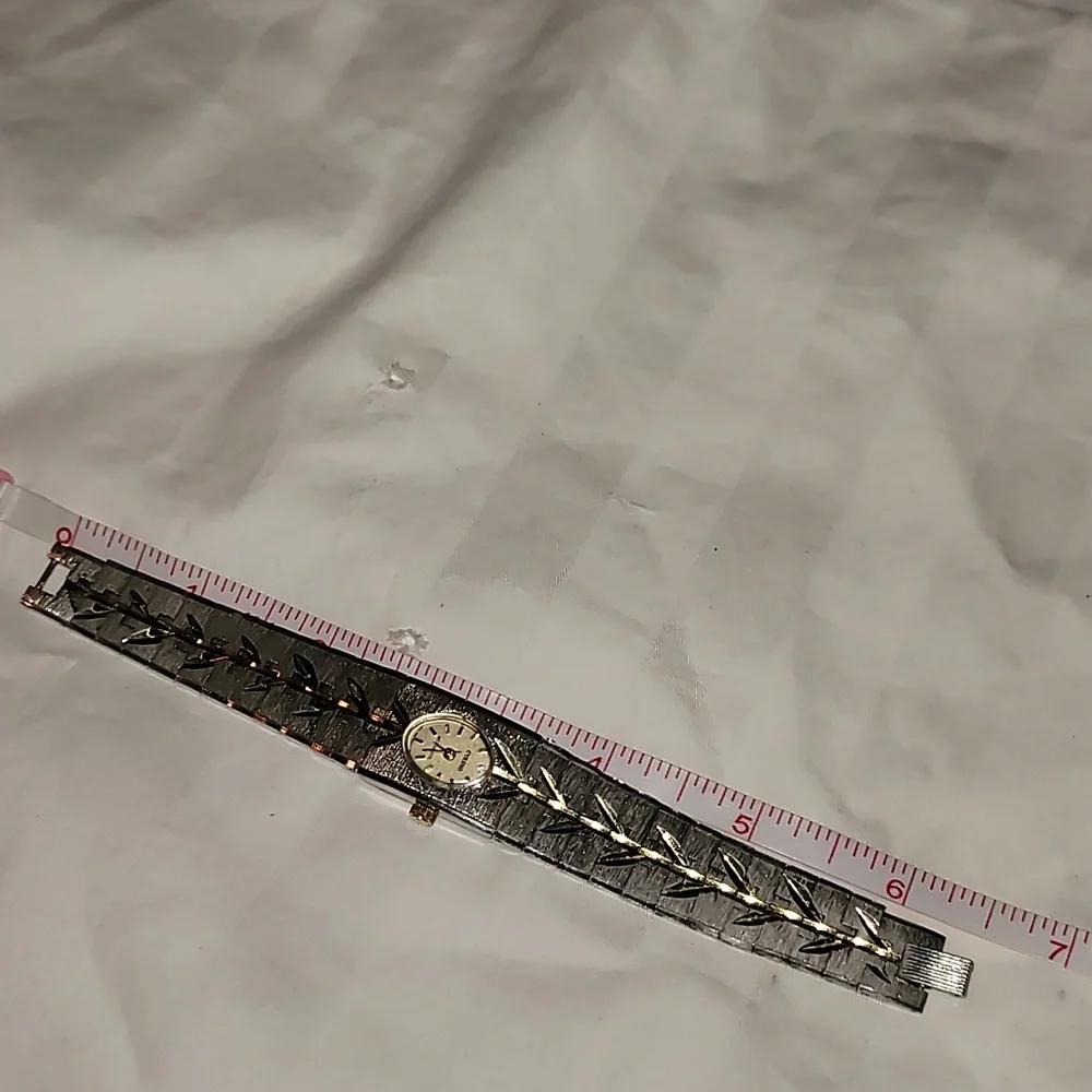 Vintage Cyrano‎ Silver & Gold Tone Leaf Pattern Manual Mechanical Wind-Up Watch